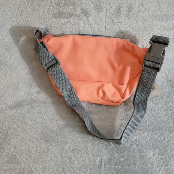 Everest fanny pack 3 pocket corral zip closure adjustable strap NWT - Picture 2 of 5